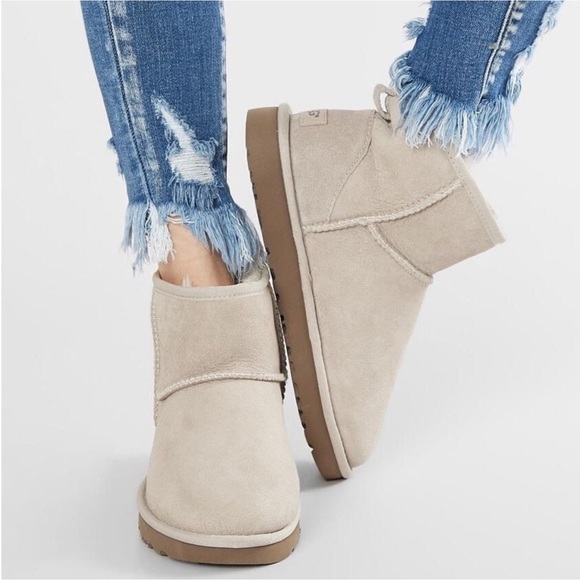 UGG MINI CLASSIC II BOOTS RARE GOAT SIZE 7 ‘ONLY ONE ☝️ LEFT’ - Picture 11 of 12